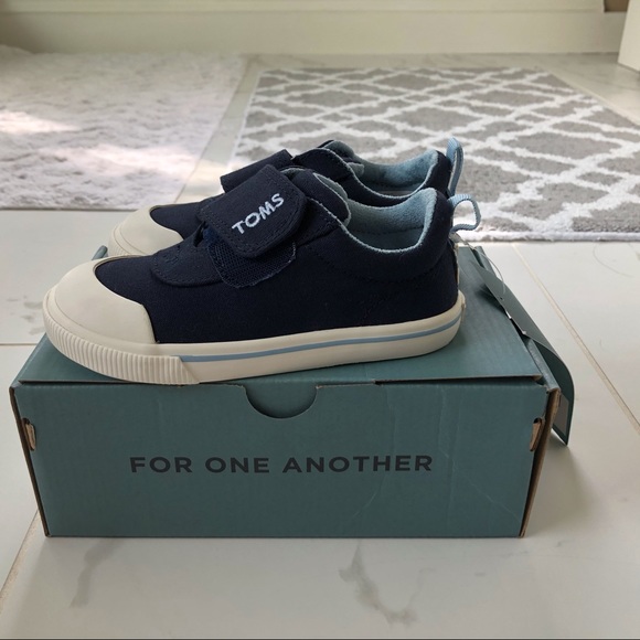 NIB Toddler Toms